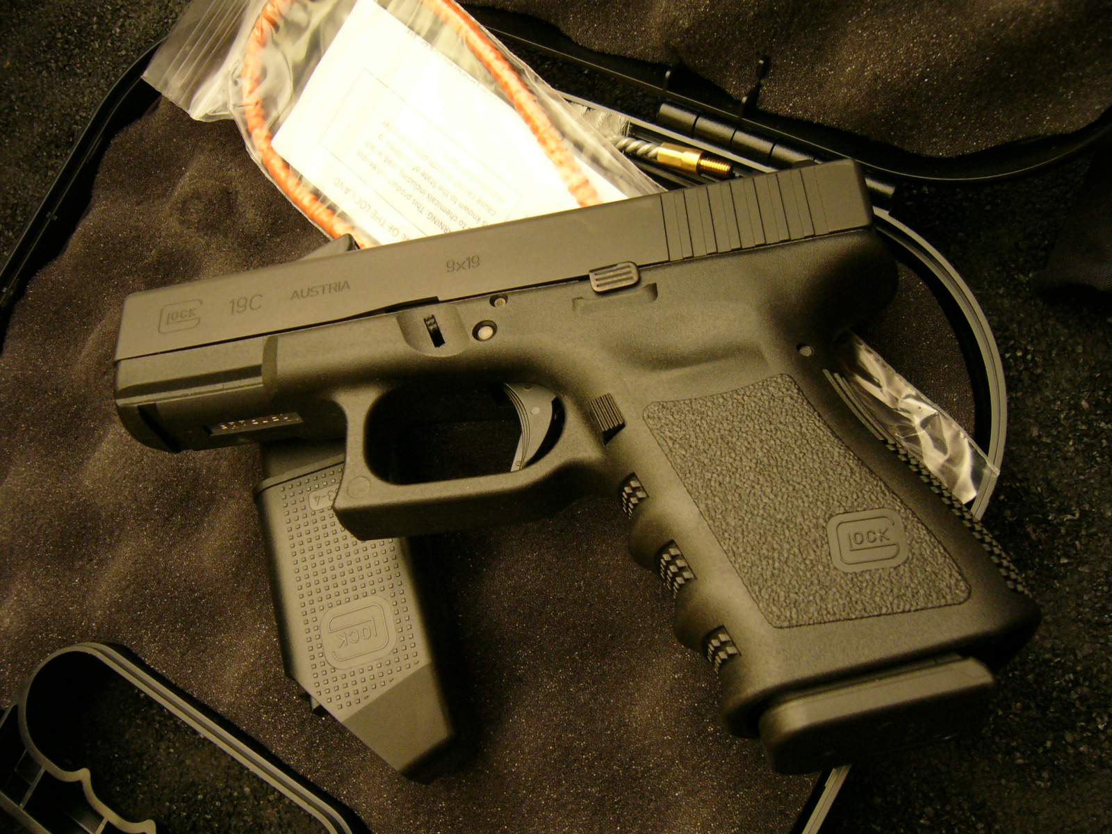 GLOCK G19C COMPENSATED PRE-BAN GEN3 NEW IN BOX CEZR445 - Image 9
